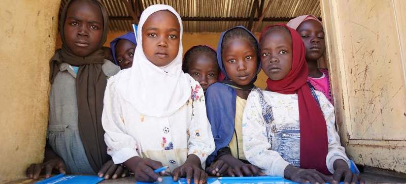 Дети, чьи семьи бежали из Эль-Фашира, посещают школу в Тавиле.