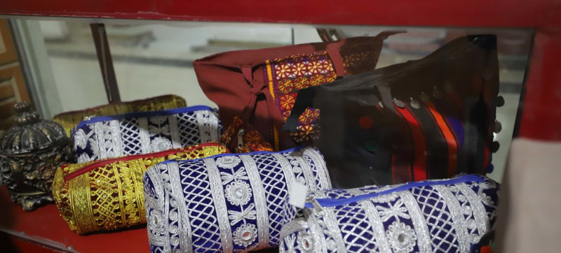 Аксессуары, изготовленные в ателье Парвин Зафар.