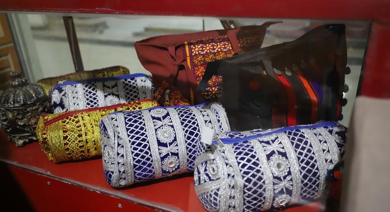 Аксессуары, произведенные в ателье Parwin Zafar.