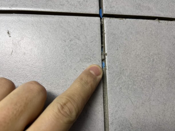 Как я упростил укладку плитки с помощью зажимов «Ворота» | Интересный контент в группе Михалыч Строит Дом в ОК (Одноклассники)