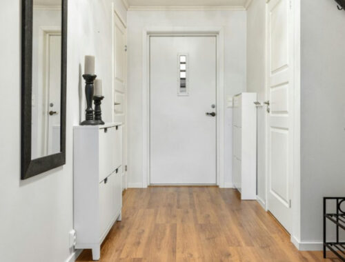 Делаем тесную прихожую светлее и просторнее: 5 приемов для визуального расширения пространства Делаем тесную прихожую светлее и просторнее: 5 приемов для визуального расширения пространства