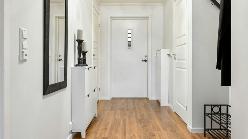 Делаем тесную прихожую светлее и просторнее: 5 приемов для визуального расширения пространства