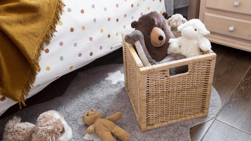 Испортятся сами и испортят ваш сон: 5 вещей, которые опасно хранить под кроватью