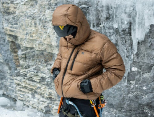 Избавляемся от запаха пота на верхней одежде: 4 экспресс-способа освежить вещи без застирывания