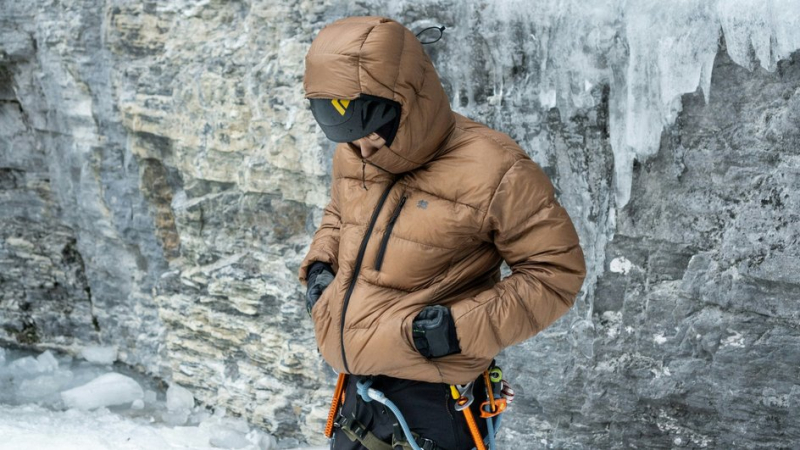 Избавляемся от запаха пота на верхней одежде: 4 экспресс-способа освежить вещи без застирывания