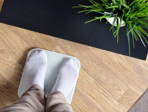 Как пользоваться электронными весами: настроить, проверить точность и подключить к смартфону