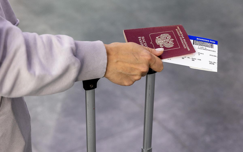 Россияне стали чаще планировать отдых за границей на 23 февраля и 8