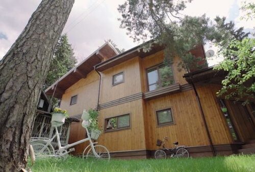 Дом из вертикального бруса: новая технология строительства, чем лучше сруба и сколько стоит