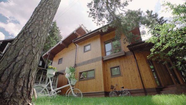 Дом из вертикального бруса: новая технология строительства, чем лучше сруба и сколько стоит