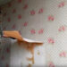 Как без усилий снять обои со стен? Дедовский способ
