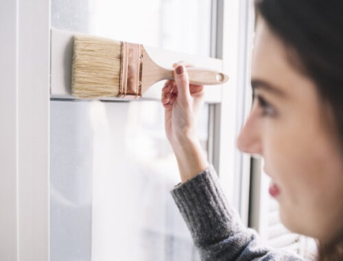 Как самостоятельно покрасить пластиковые окна и не испортить материал