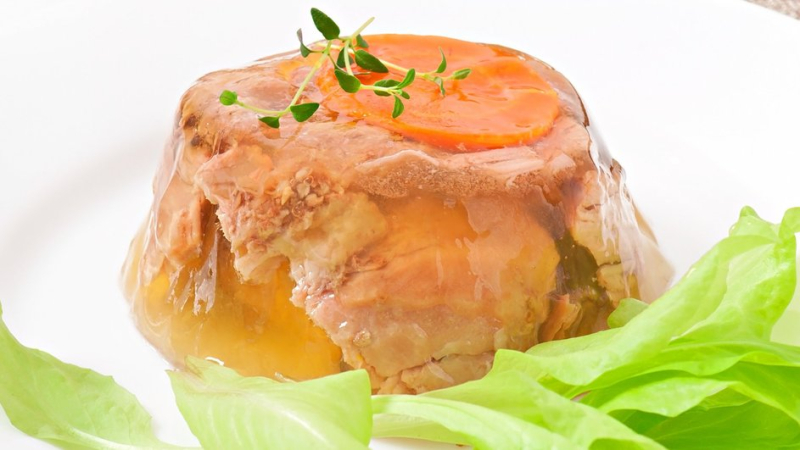 Как сварить ароматный и прозрачный холодец, который застынет без добавления желатина