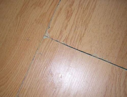 Как убрать щель в ламинате, не разбирая его: простой способ