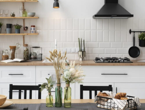 Как удалить жирный налет с кухонного фартука: советы по очистке изделий из камня, керамики и винила