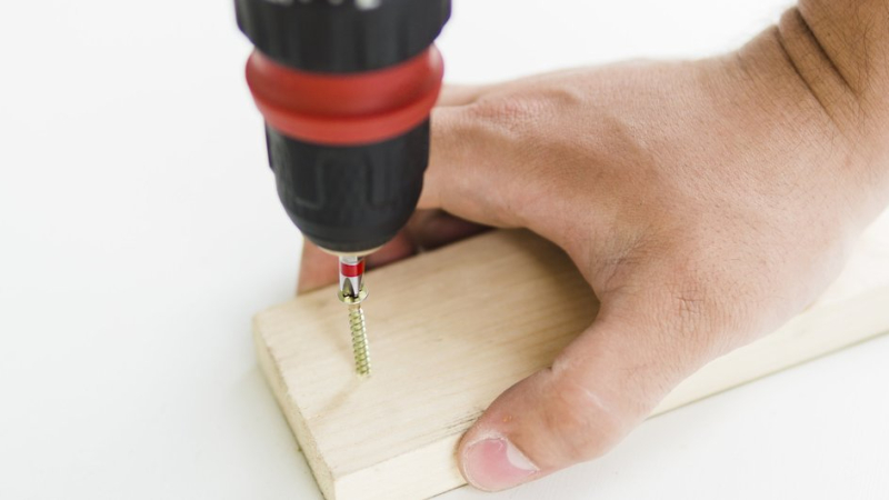 Как закрепить саморез в разболтанном гнезде: простые способы восстановления изношенных отверстий