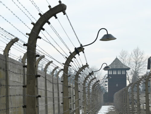 «Оскорбляет память жертв и освободителей»: в Израиле ответили на слова президента Польши о «вине» СССР в холокосте «Оскорбляет память жертв и освободителей»: в Израиле ответили на слова президента Польши о «вине» СССР в холокосте