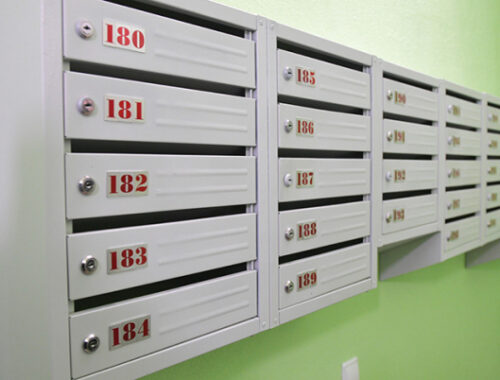 Почему в СССР подъезды красили в зеленый и синий: выясняем истинные причины Почему в СССР подъезды красили в зеленый и синий: выясняем истинные причины