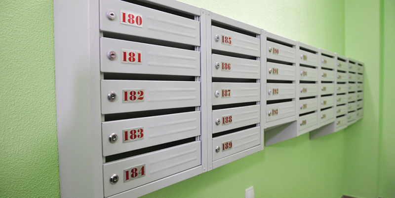 Почему в СССР подъезды красили в зеленый и синий: выясняем истинные причины