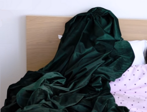 Сделала изголовье для кровати сама: в магазине стоит 100 тысяч рублей, а я потратила всего 4