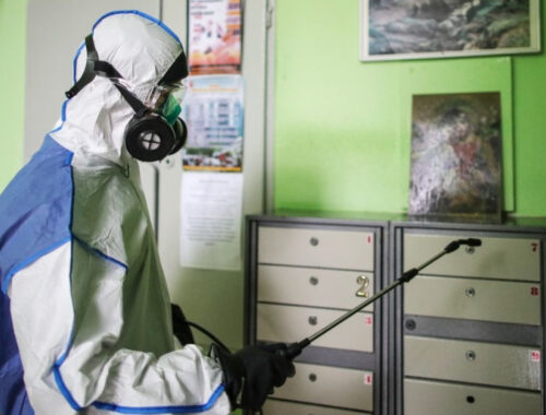 Стало известно, как часто должны дезинфицировать подъезды жилых домов