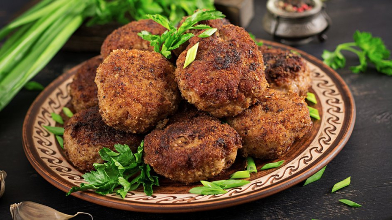 Топ-5 полезных альтернатив панировочным сухарям для котлет