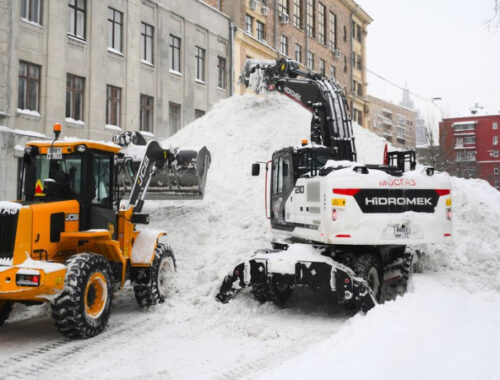 В Госдуме предлагают повысить штрафы для управляющих компаний за снег и сосульки во дворах