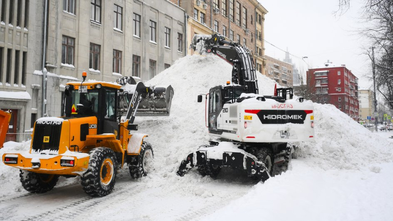 В Госдуме предлагают повысить штрафы для управляющих компаний за снег и сосульки во дворах