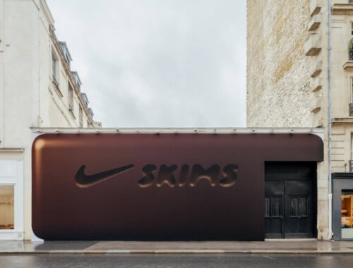 В Париже открылся поп-ап NikeSKIMS по дизайну Crosby Studios