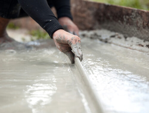 Зачем добавляют жидкое стекло в бетон: разбираемся в нюансах